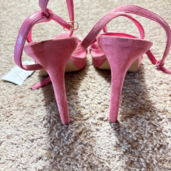 Gorgeous PINK SUEDE HEELS - Picture 4 of 4